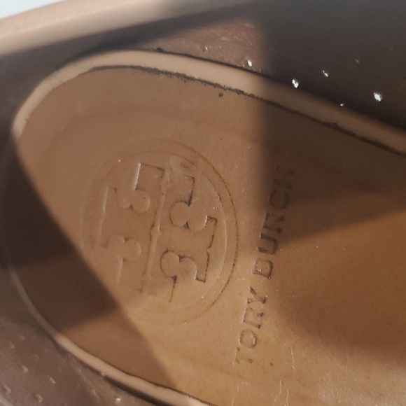Tory Burch Reva Perforated Leather Ballet Flats Nude/Sable Gold Logo US 9 - Picture 8 of 9